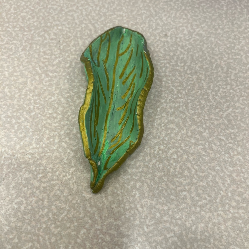 Green and Gold Leaf trinket tray. Can be used for your rings. Or in the office
